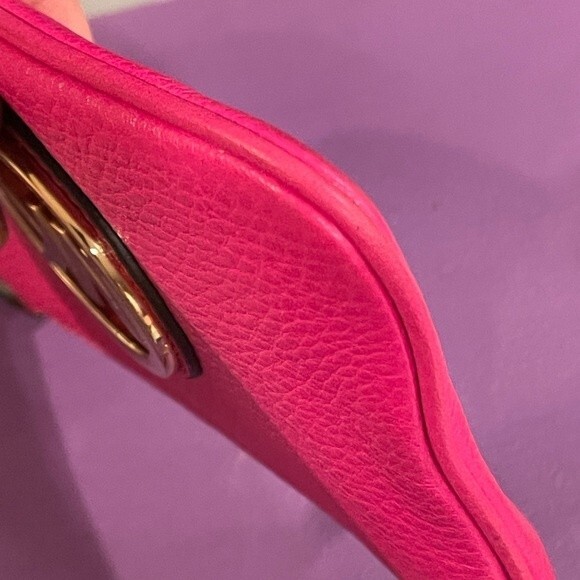 Michael Kors Pebbled Leather
Pink Fulton wristlet - Picture 5 of 7